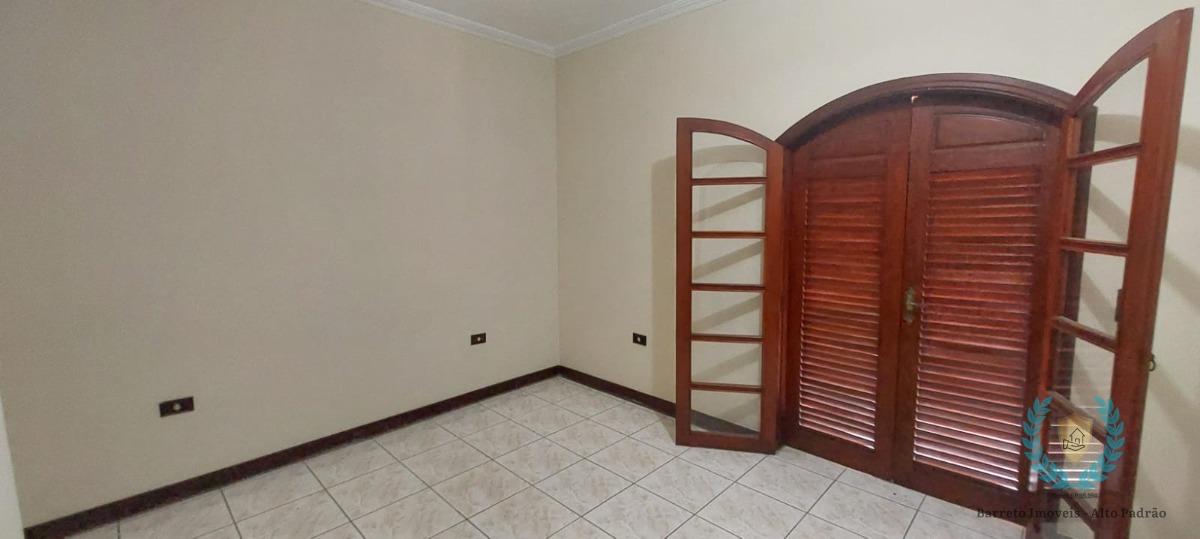 Casa para alugar com 5 quartos, 259m² - Foto 12