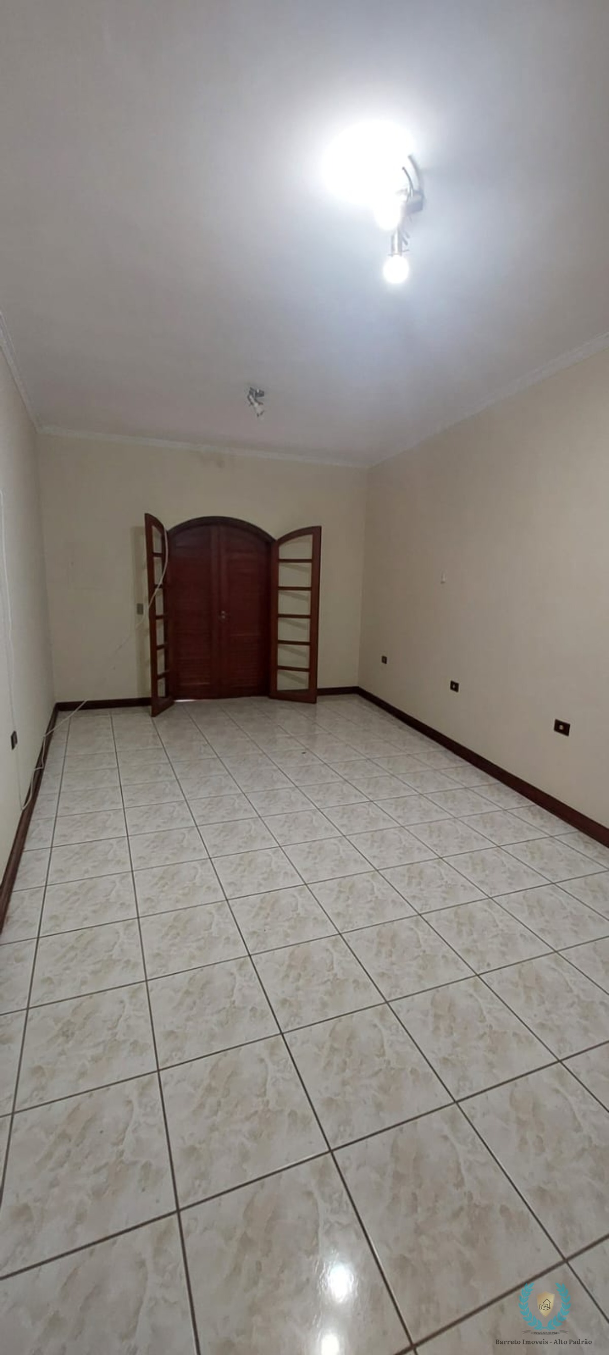 Casa para alugar com 5 quartos, 259m² - Foto 11