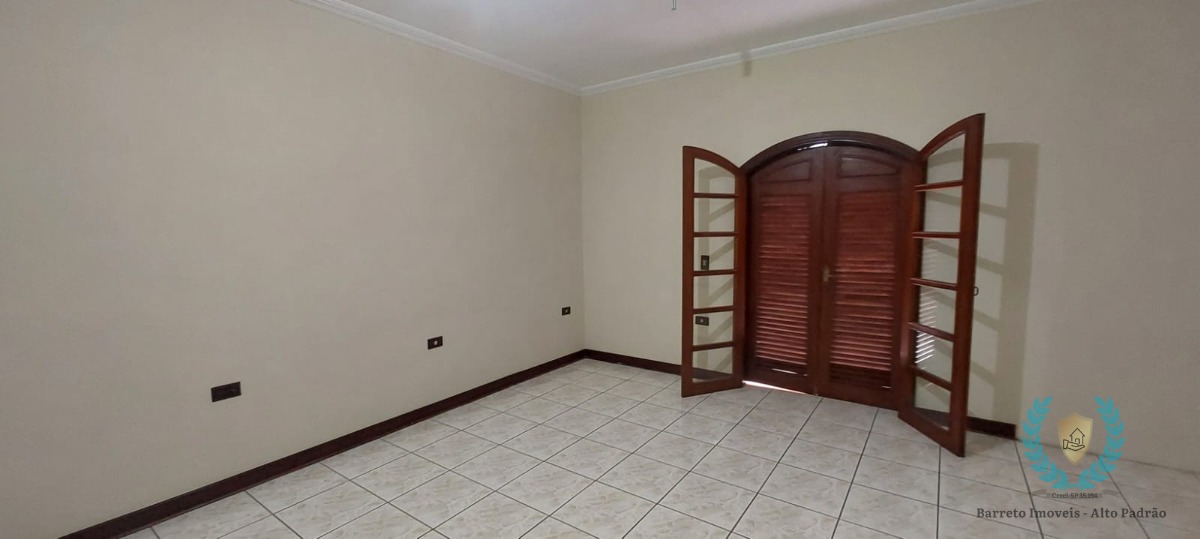 Casa para alugar com 5 quartos, 259m² - Foto 13