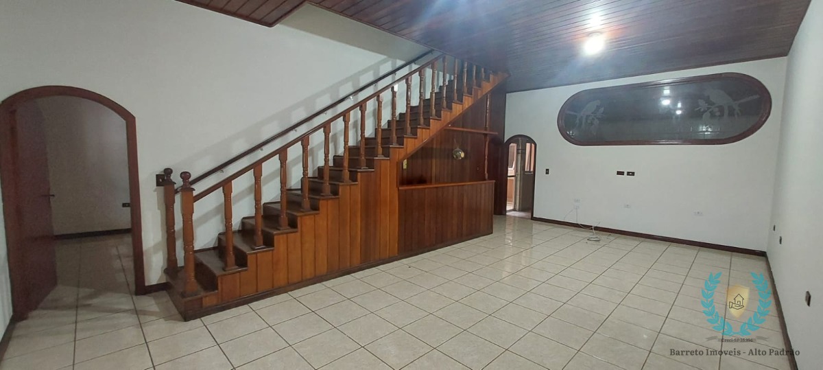 Casa para alugar com 5 quartos, 259m² - Foto 3