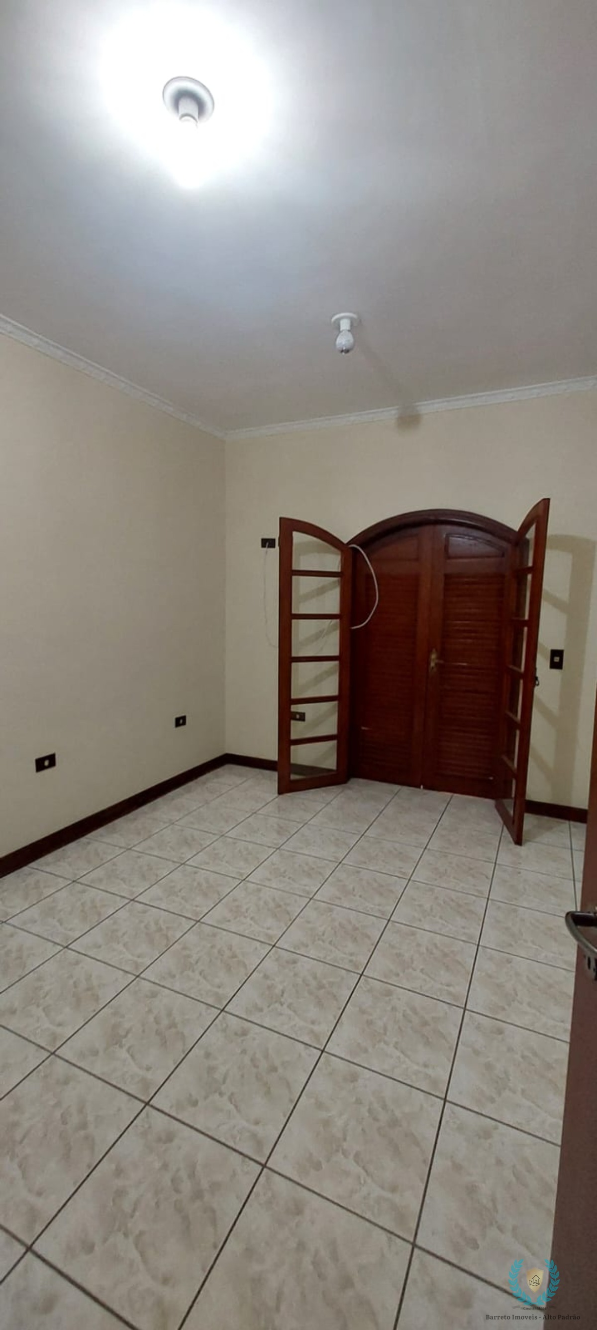 Casa para alugar com 5 quartos, 259m² - Foto 19