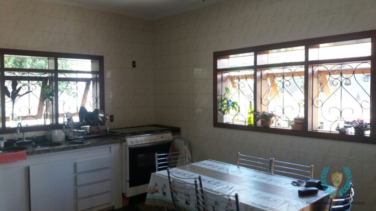 Casa à venda com 3 quartos, 300m² - Foto 12