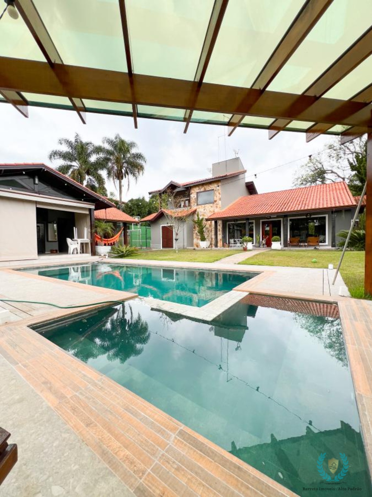 Casa de Condomínio à venda com 3 quartos, 367m² - Foto 2