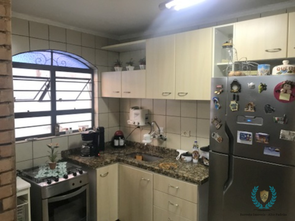 Casa à venda com 3 quartos, 220m² - Foto 14